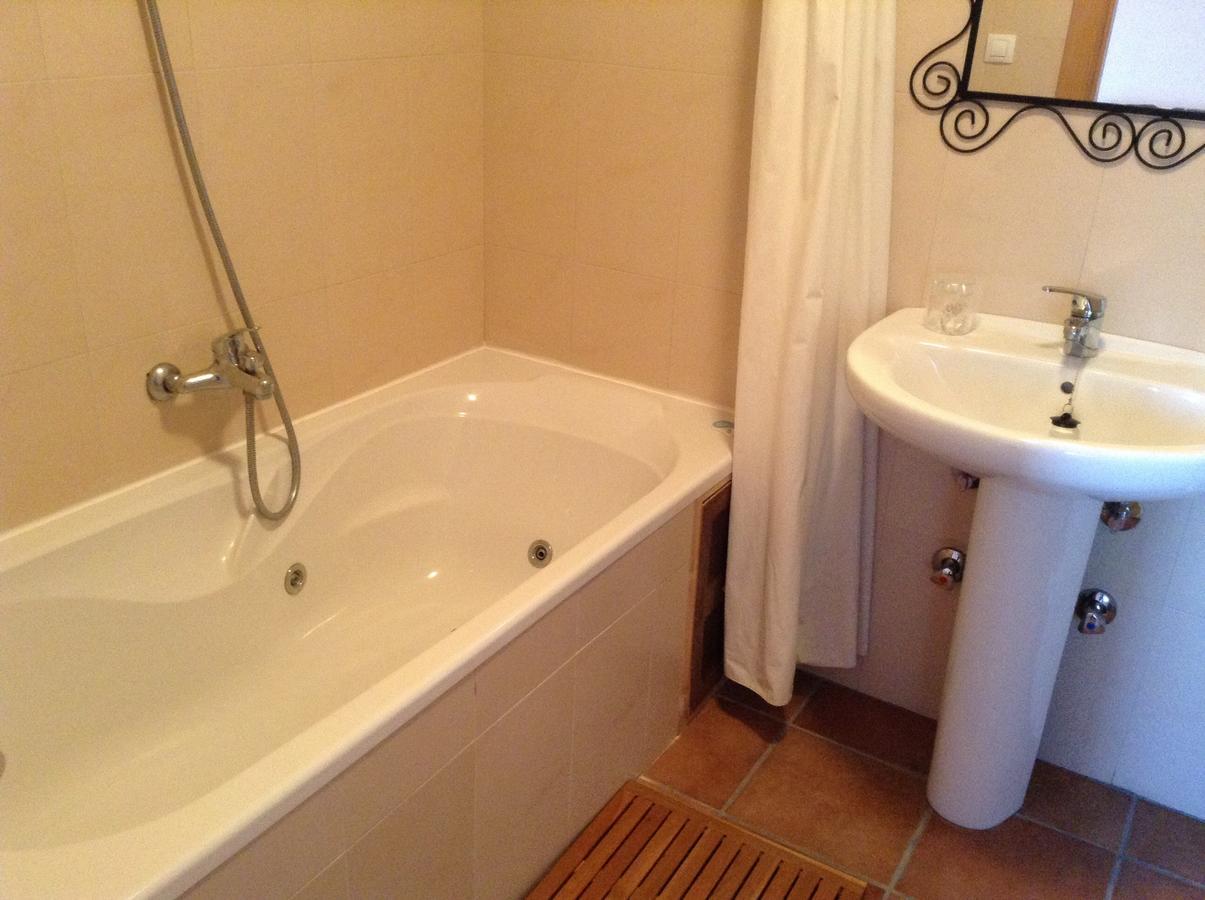 Hostal Camino Del Perdon Uterga Eksteriør billede